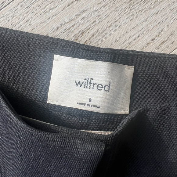 aritzia wilfred cuffed pleated 'labyrinth' shorts - black, size 0 - Picture 6 of 8